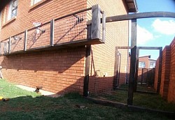 Walkway with side catio Kempton Park